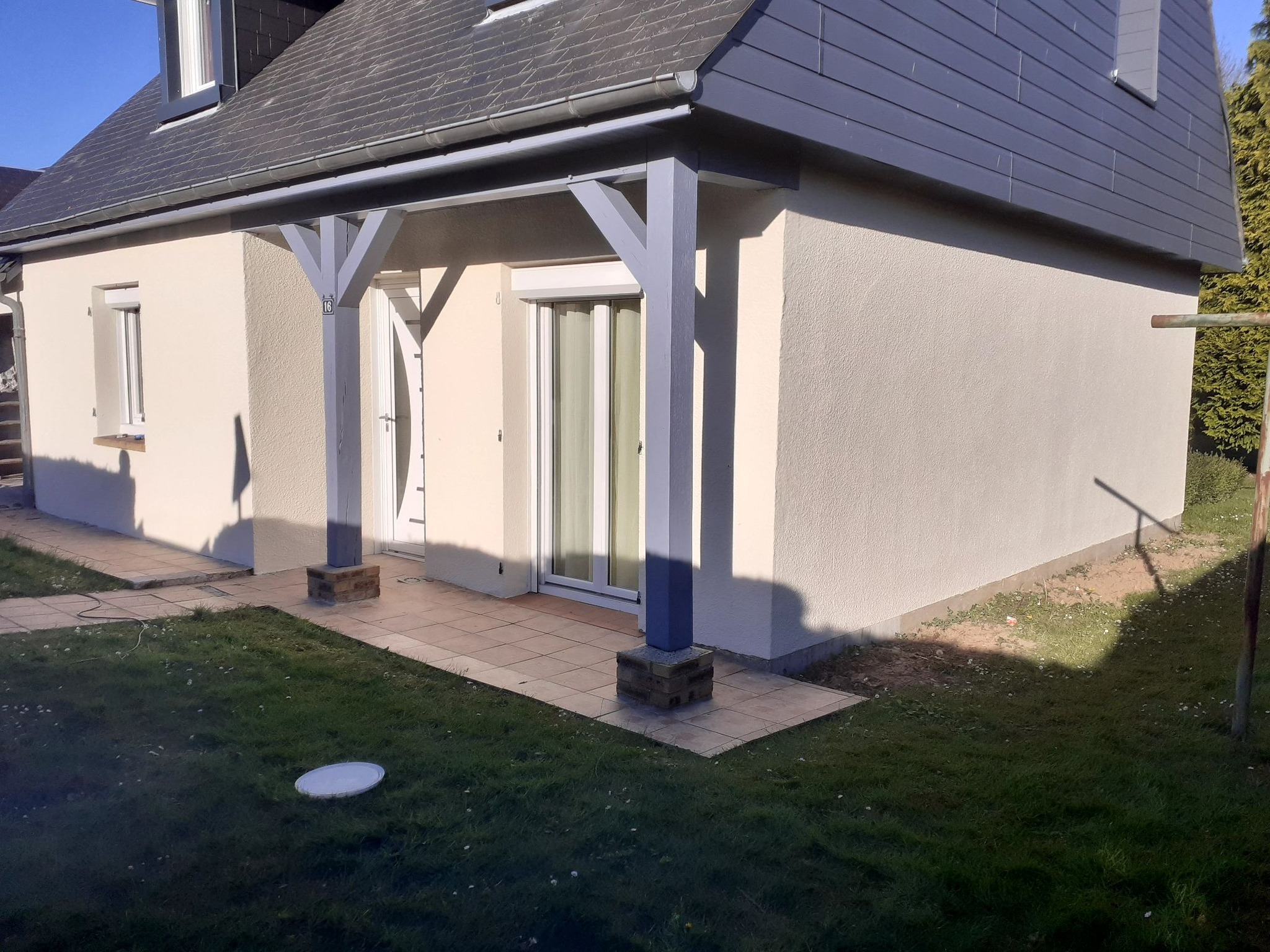 Réalisation ravalement de façade d'une maison - Paint house à Troarn Réalisation ravalement de façade d'une maison - Paint house à Troarn