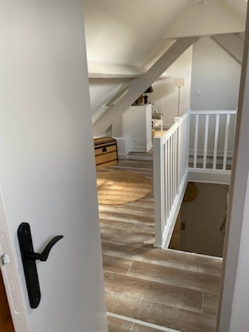 Réalisation d'une rénovation d'escaliers par Paint House 14 à Troarn Réalisation d'une rénovation d'escaliers par Paint House 14 à Troarn
